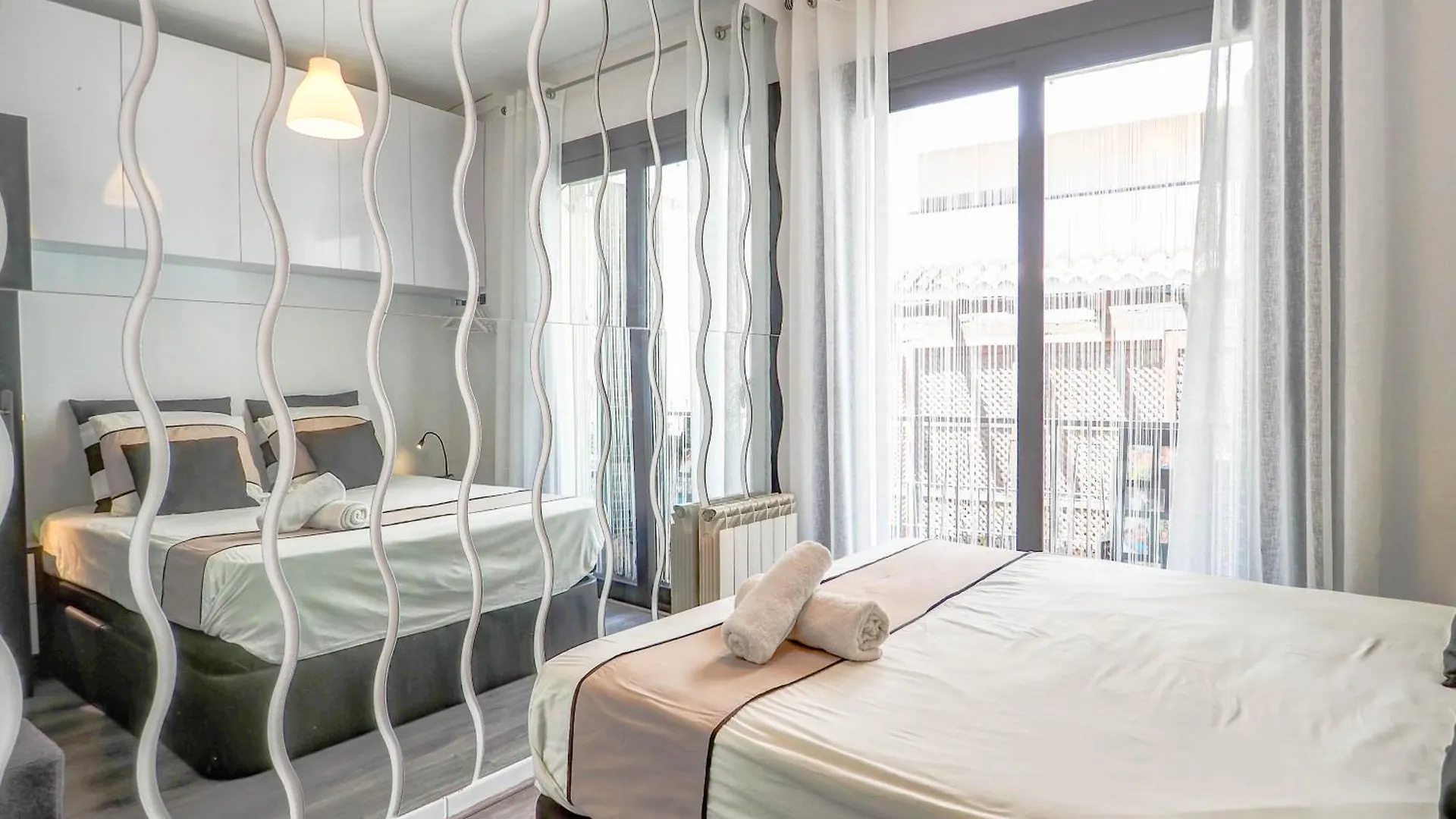 Flamingo Apartment By Hello Homes シッチェス 0*,